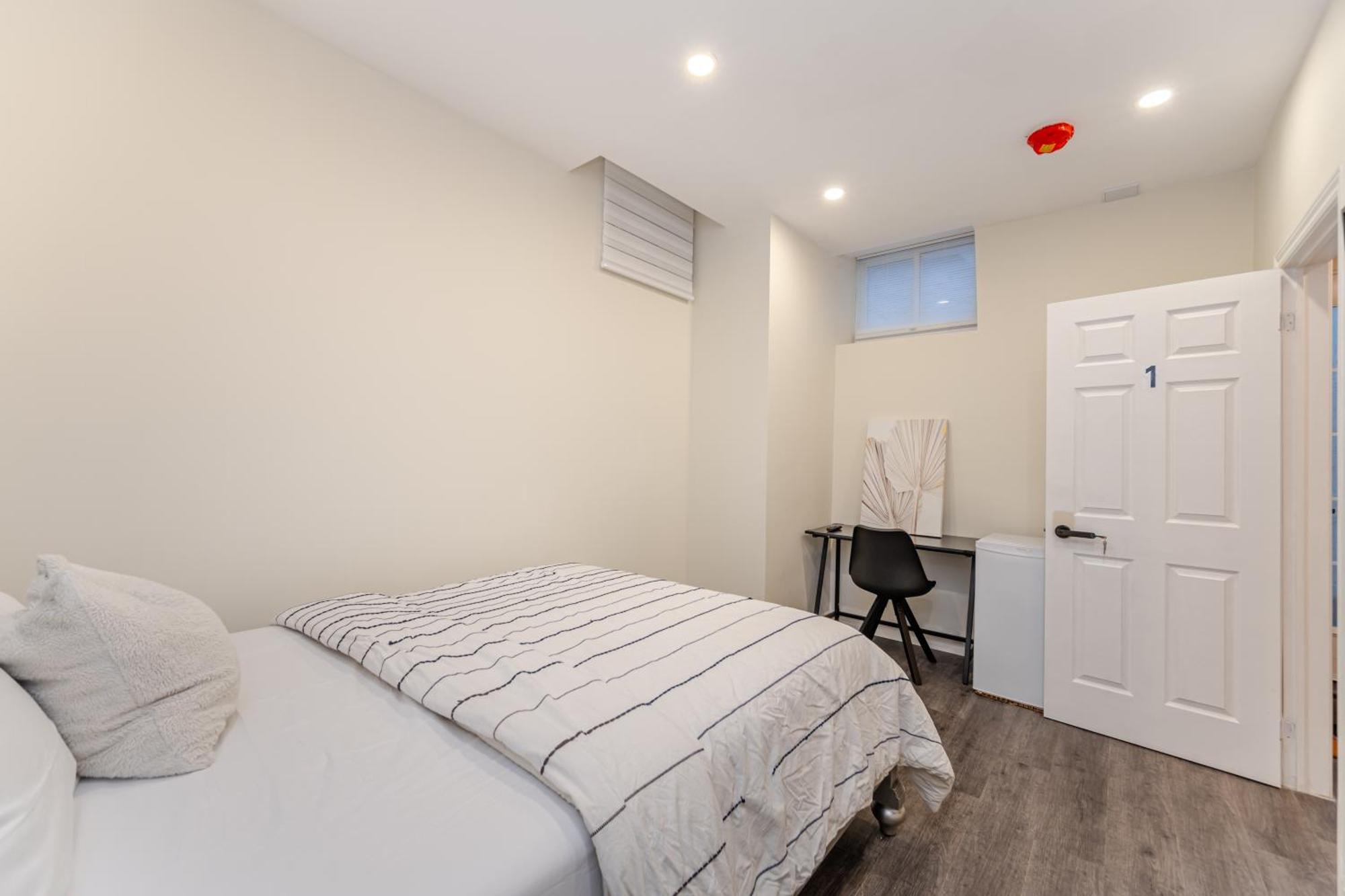 Private Basement Bedrooms In 奥克维尔 外观 照片