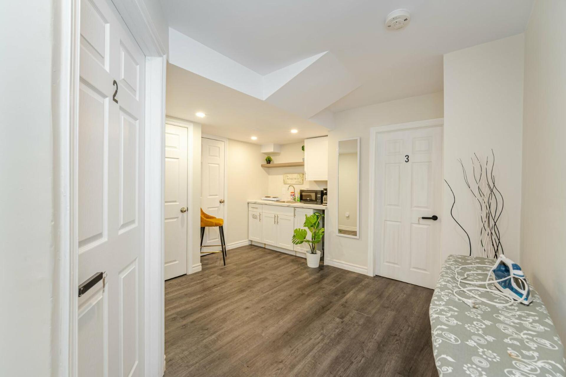 Private Basement Bedrooms In 奥克维尔 外观 照片