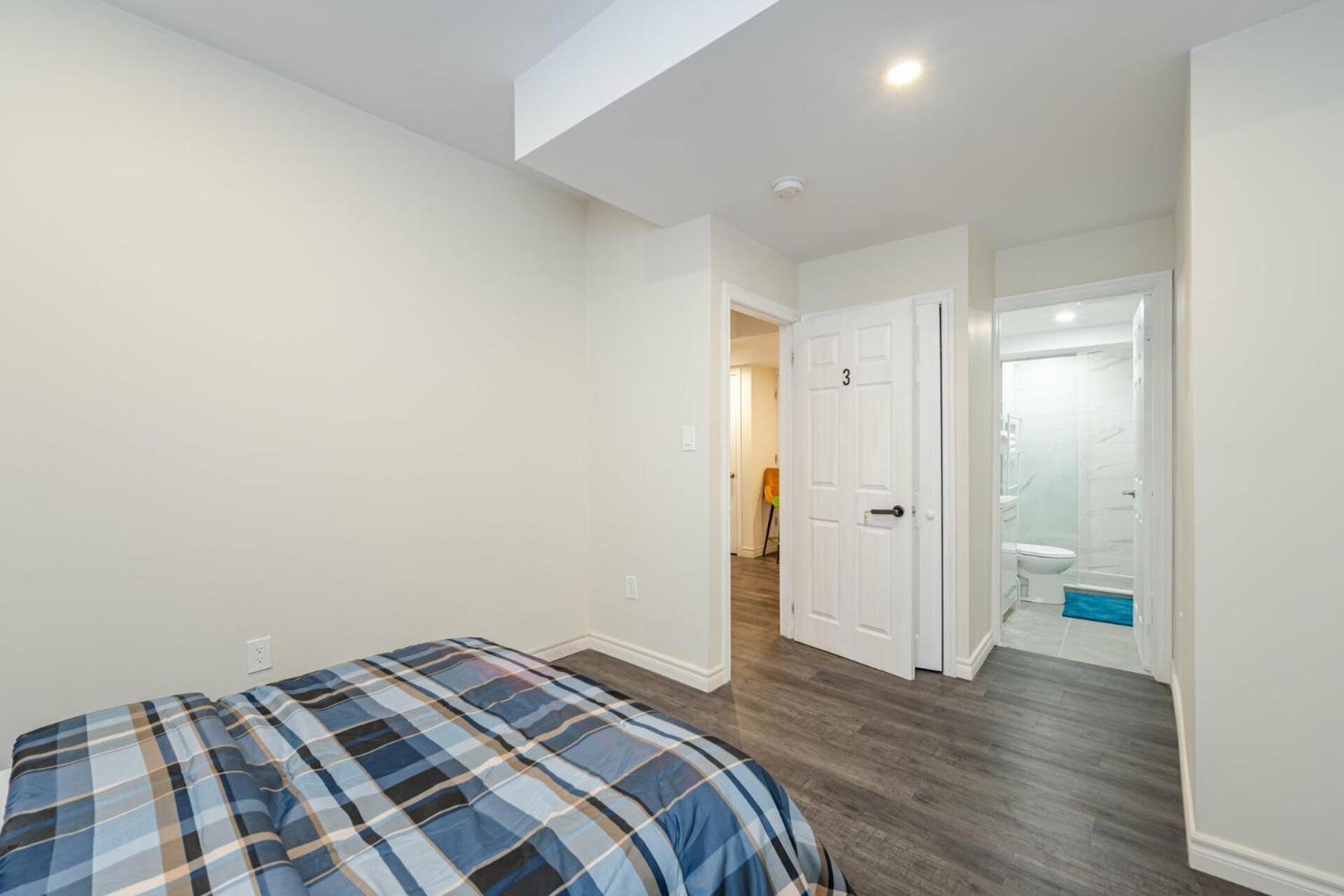 Private Basement Bedrooms In 奥克维尔 外观 照片
