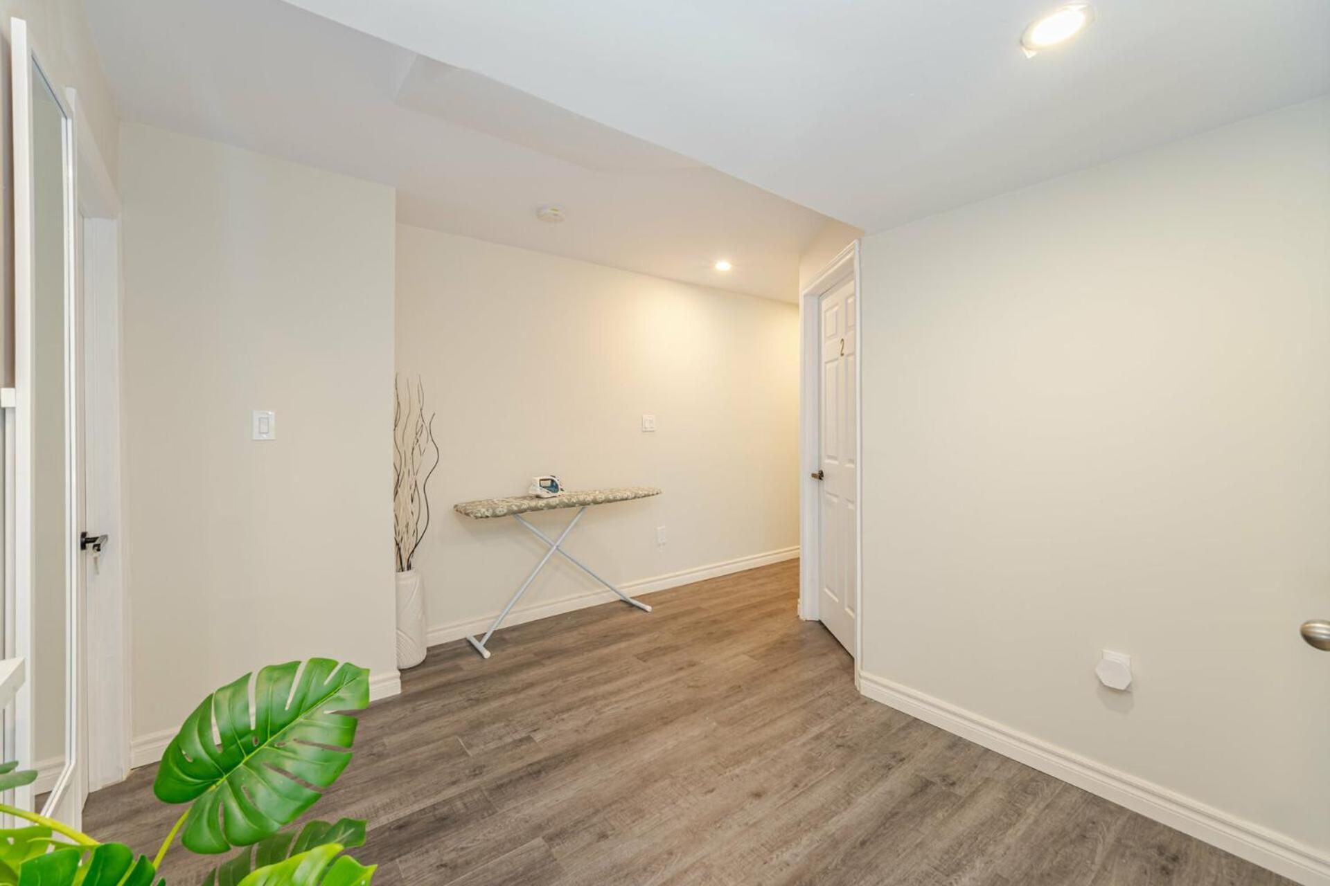 Private Basement Bedrooms In 奥克维尔 外观 照片